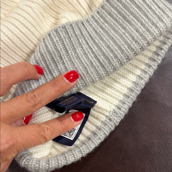 Louis Vuitton Cream and Gray Beanie with Pom Pom - Picture 3 of 4